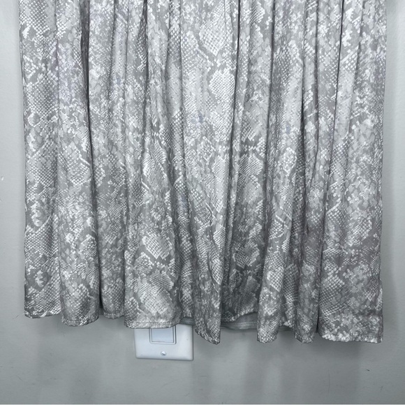 Anthropologie Dolan Grey Snakeskin Blouse Size XS - Picture 4 of 12